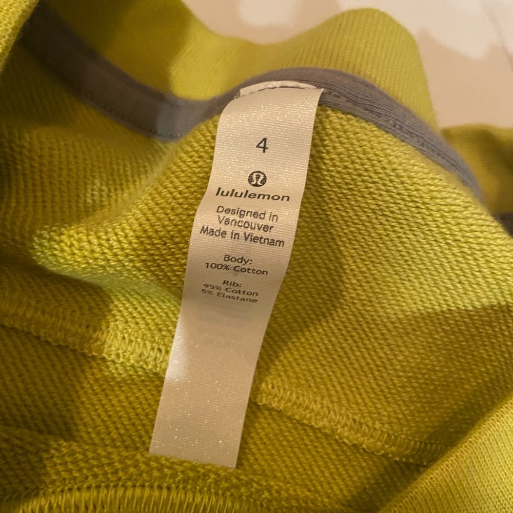 LULULEMON crewneck sweatshirt